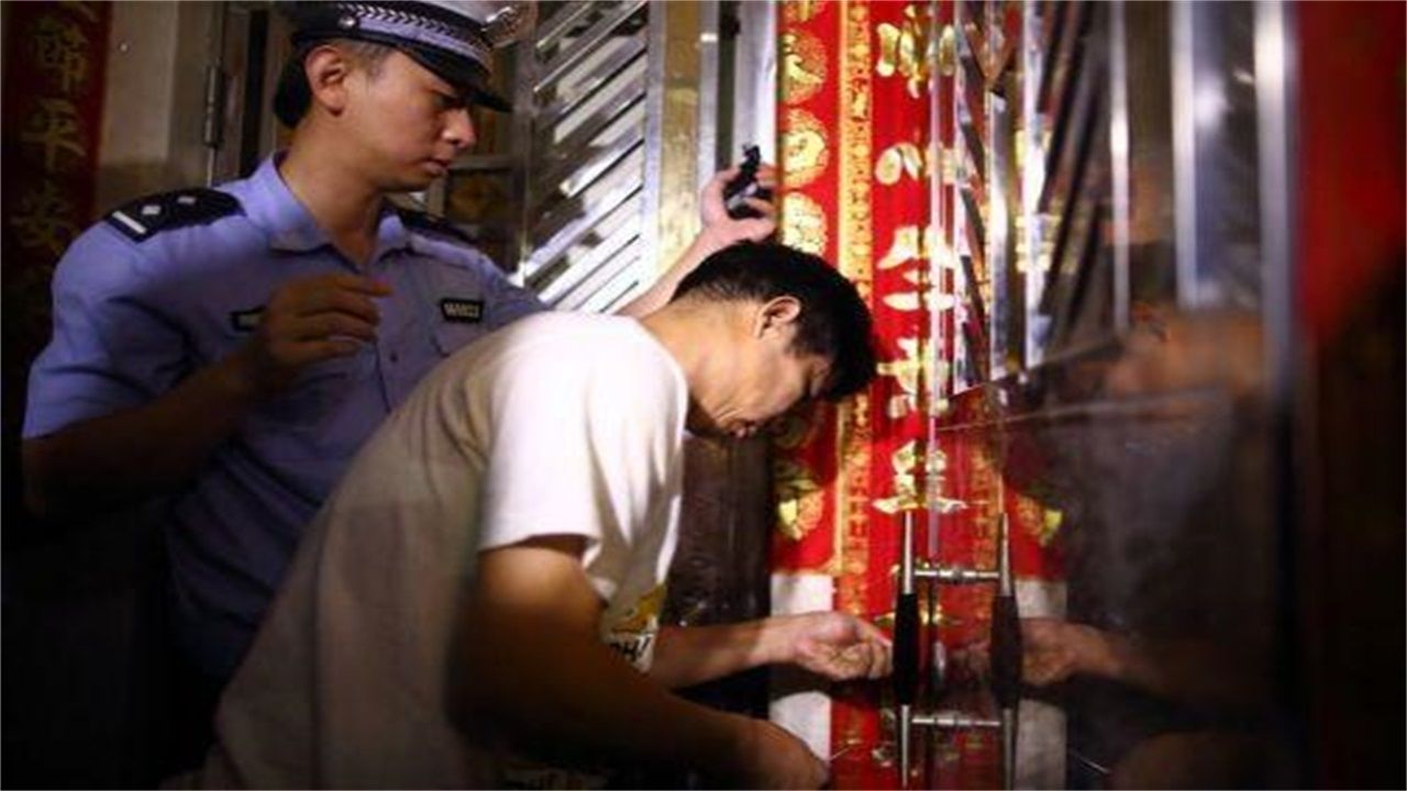 济源请开锁师傅开了锁后，师傅